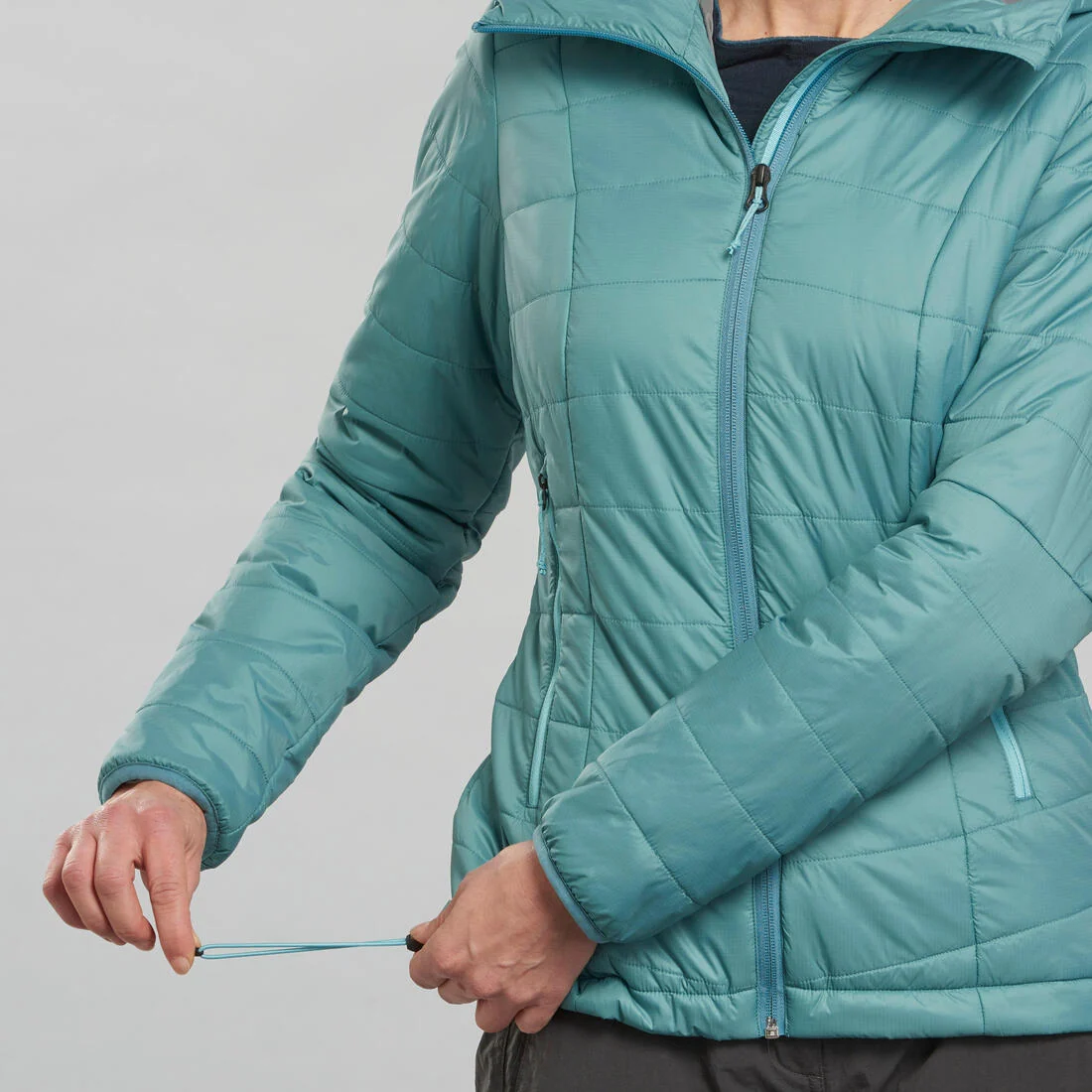 Women’s synthetic padded trekking jacket with hood, MT100 — تصویر 8