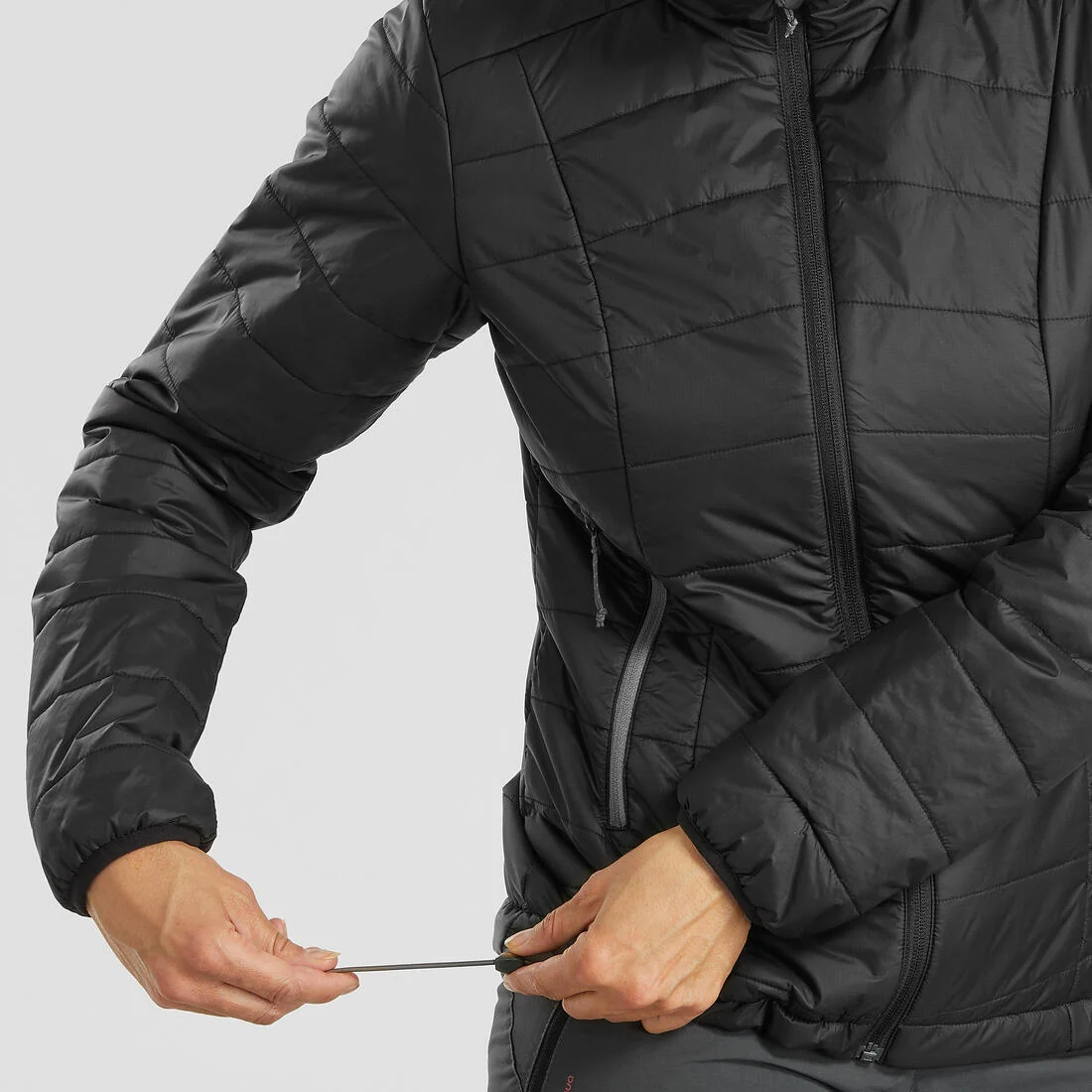 Women’s synthetic padded trekking jacket with hood, MT100 — تصویر 3
