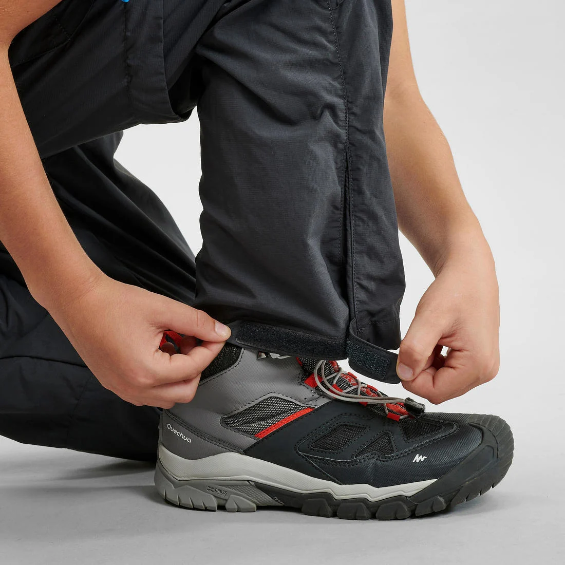Kids’ convertible hiking trousers, 7-15 years, MH500 - Black — تصویر 7